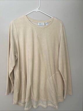 d&co Active Cream Long-Sleeve Pullover Top